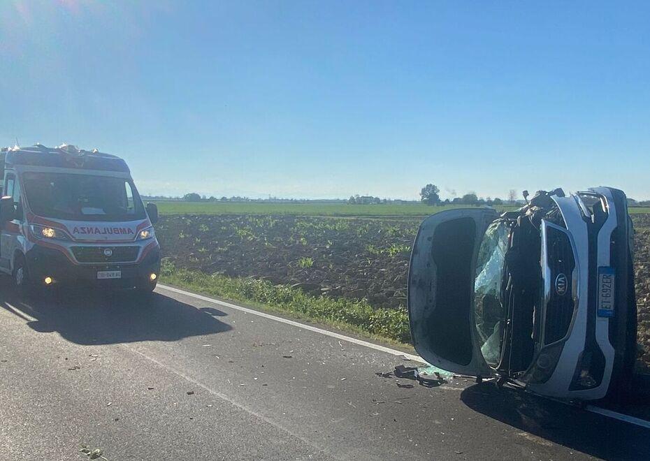 Schianto a Carpi, due auto nel fossato