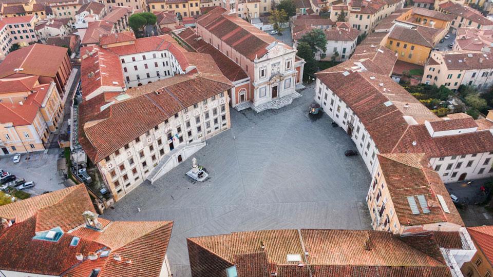 Arte, storia e bellezza contro la malamovida: il progetto coraggioso per cambiare piazza dei Cavalieri