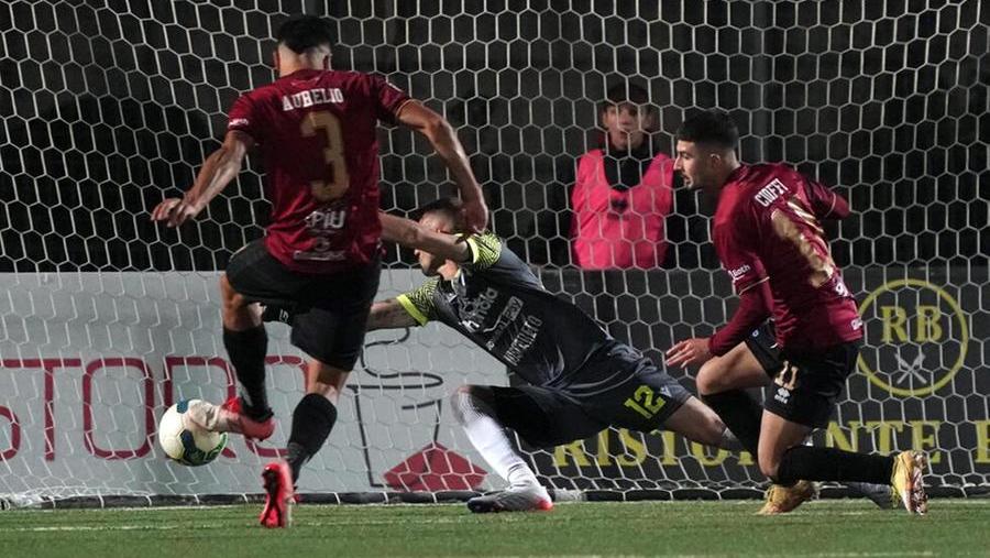 Aurelio sigla il gol che basta al Pontedera per battere il Rimini (Foto di Franco Silvi)