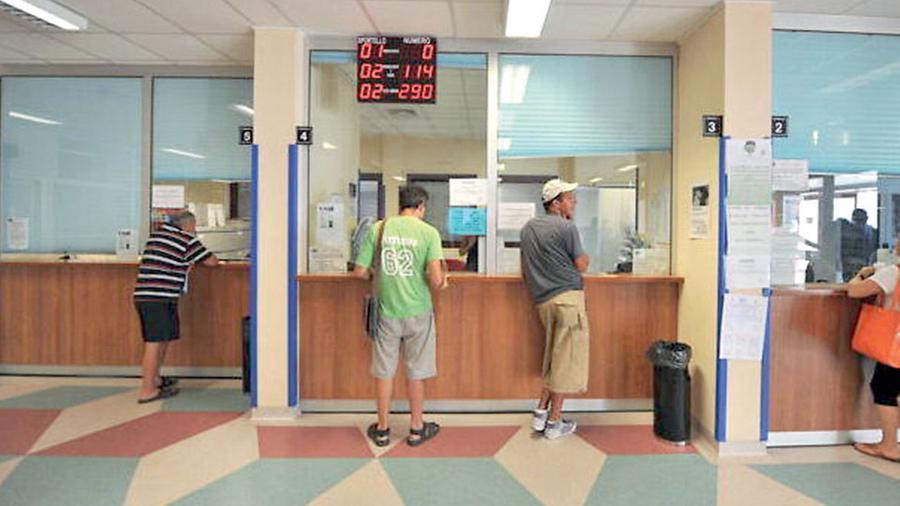 Zero Code, ancora proteste a Cecina: «Per noi anziani è un disagio, così di file ne facciamo due»