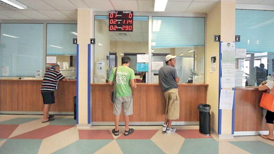 Zero Code, ancora proteste a Cecina: «Per noi anziani è un disagio, così di file ne facciamo due»