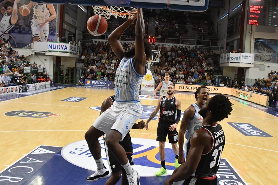 La Dinamo cerca oggi a Trieste il primo successo lontano da casa