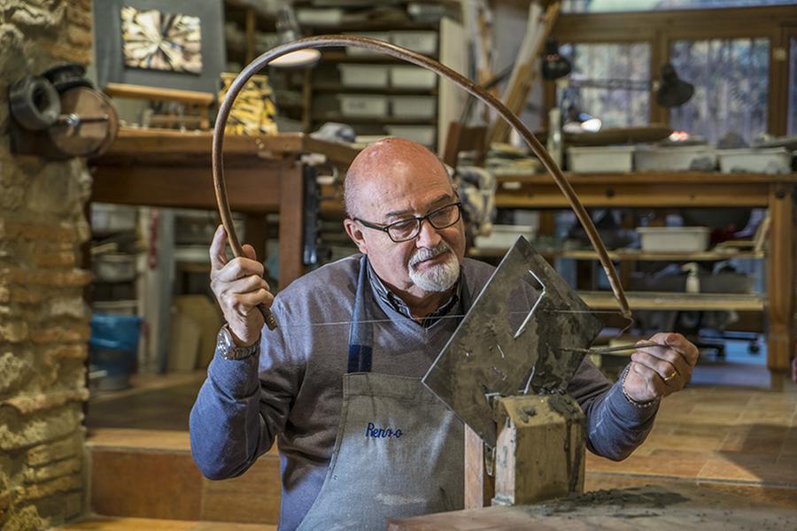 Addio a Renzo Scarpelli, è morto il famoso artigiano e mosaicista di Firenze