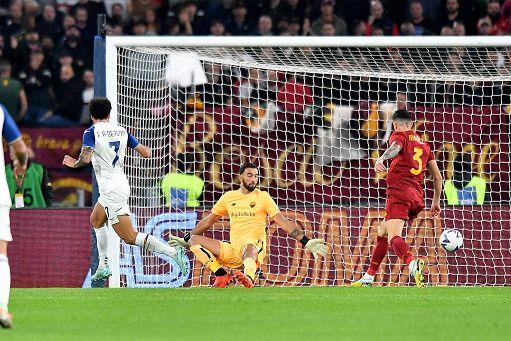 Ibanez regala il derby alla Lazio, la Roma sconfitta 1-0