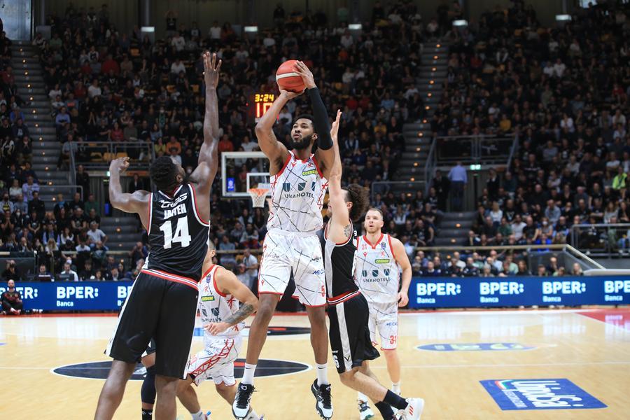 La Unahotels s’illude, il derby è della Virtus