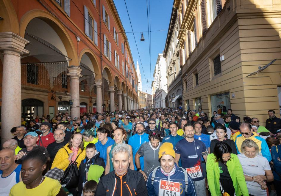 CorriMutina, una festa con seimila partecipanti E Modena si trasforma 