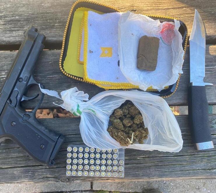 Le foto con la pistola sui social, arrestato a Pontedera spacciatore di 18 anni