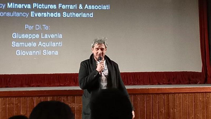 Ruffini, l’esclusione dalla gita al liceo e il film che (per ora) non è in sala