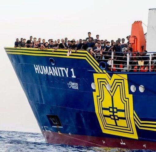 Sbarchi, il vescovo di Ferrara-Comacchio punge Roma 