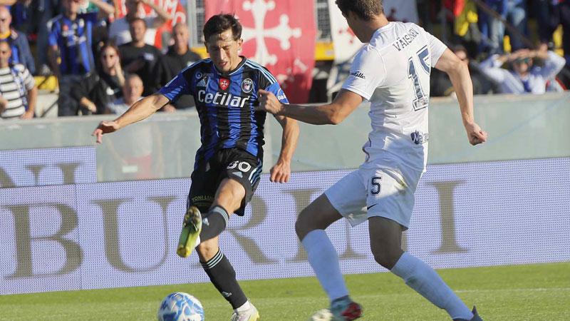 Lo splendido secondo gol personale realizzato da Olimpiu Morutan nel match col Cosenza (foto Muzzi)