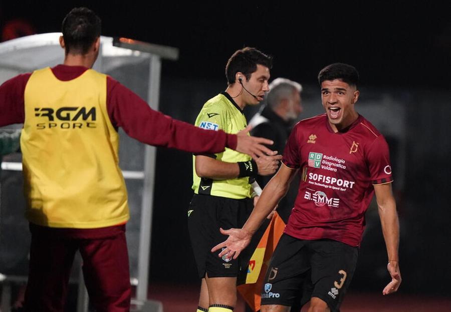 
	L'esultanza di Aurelio dopo la rete al Rimini (Foto di Franco Silvi)

