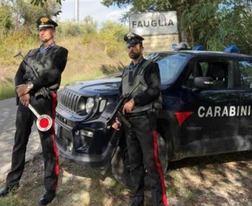 Trovati nell’auto di cinque pregiudicati attrezzi per scassinare porte e finestre