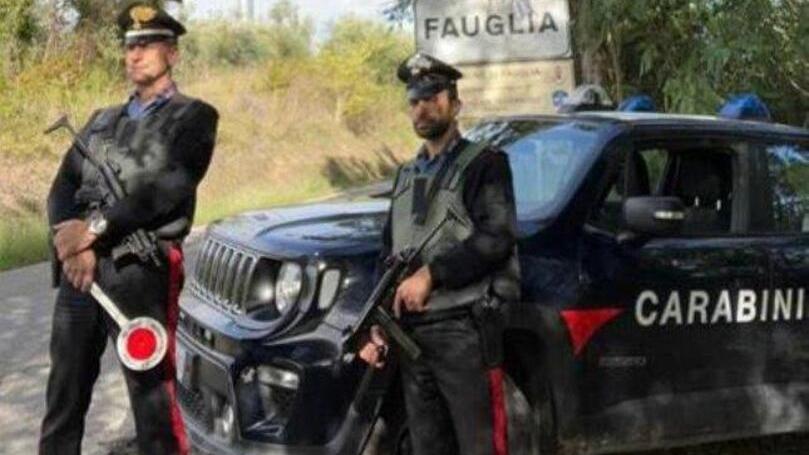 Trovati nell’auto di cinque pregiudicati attrezzi per scassinare porte e finestre