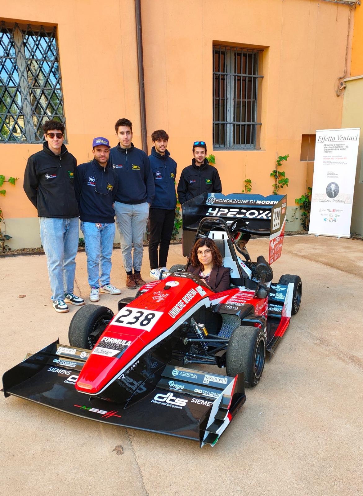 La monoposto ibrida di Unimore presentata al Palazzo dei Musei