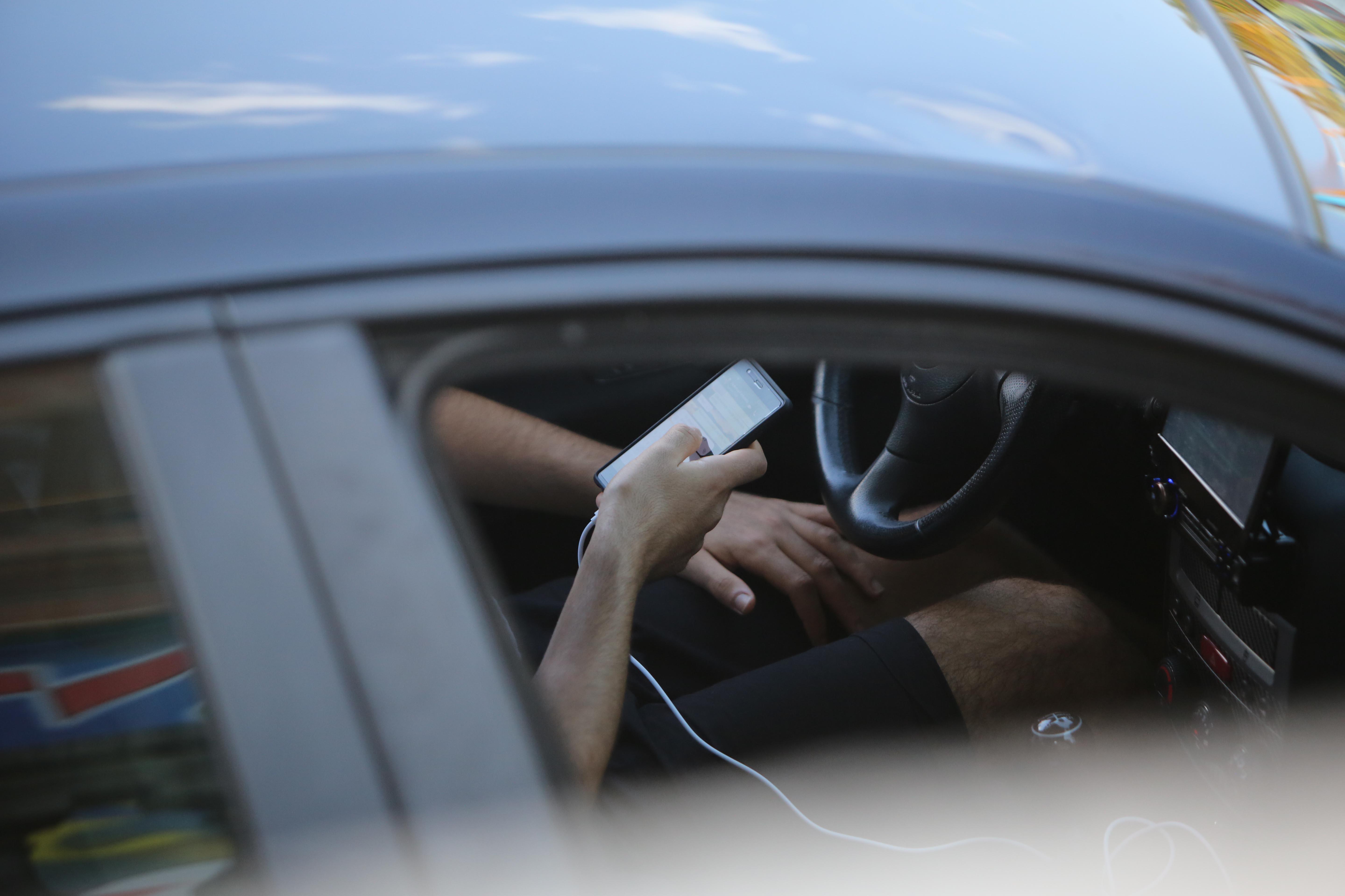 Guidano telefonando: multate 84 persone in due settimane