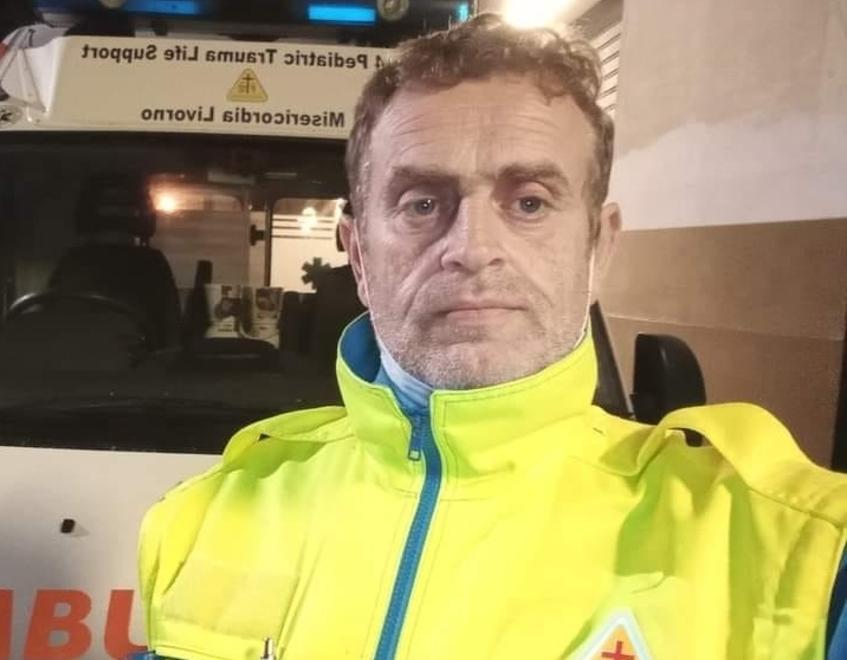 Ha un malore in casa, trovato morto volontario della Misericordia: «Addio comandante, mancherai»