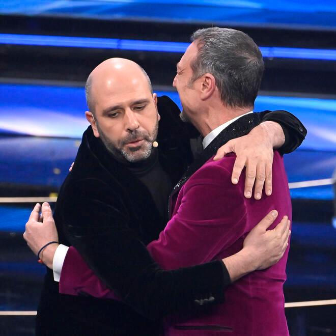 Lo show di Checco Zalone fa tappa anche in Sardegna