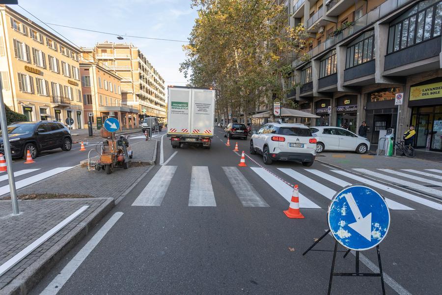 Via Giardini, partiti i lavori al Gallo per eliminare i parcheggi pericolosi