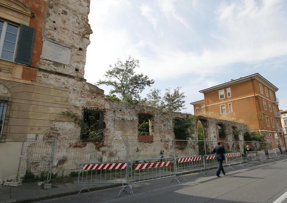 Appartamenti e parcheggi nell’ultimo rudere di guerra: ecco il progetto per il rudere sul lungarno