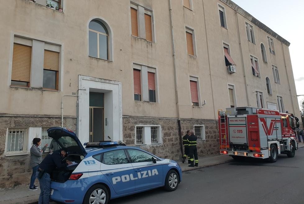 Sassari, la tragedia delle gemelle: una scivola e muore, l’altra cade per aiutarla