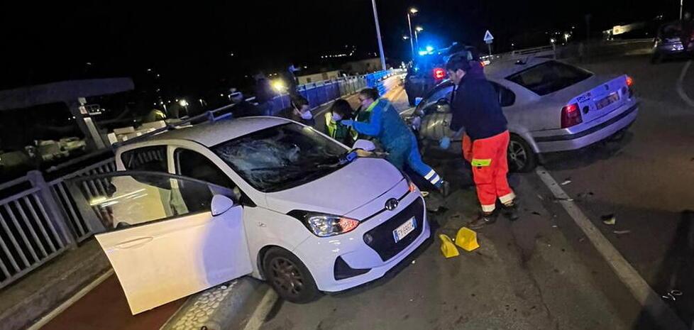 In alto lo schianto di fronte a l Penny: tre feriti, non gravi, ma è andata bene
