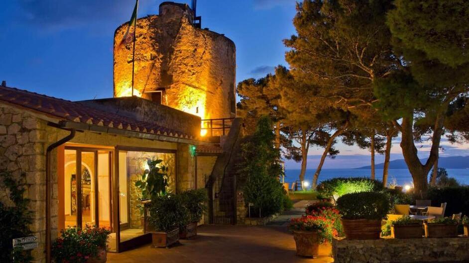 L’ingresso del Boutique Hotel Torre di Cala Piccola (foto dal sito dell’albergo)