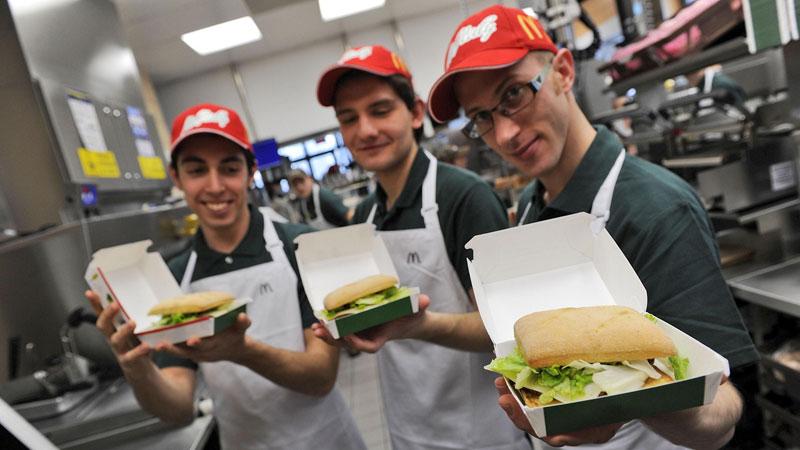 Componenti della crew di McDonald’s (foto d’archivio)