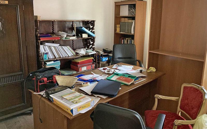 Lo studio del parroco messo a soqquadro dai ladri (Foto Falorni/Silvi)