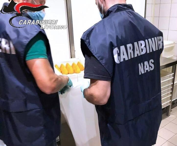 Lavoratori in nero e sporco nel locale, chiusa una pizzeria. Multa da 18.000 euro al titolare