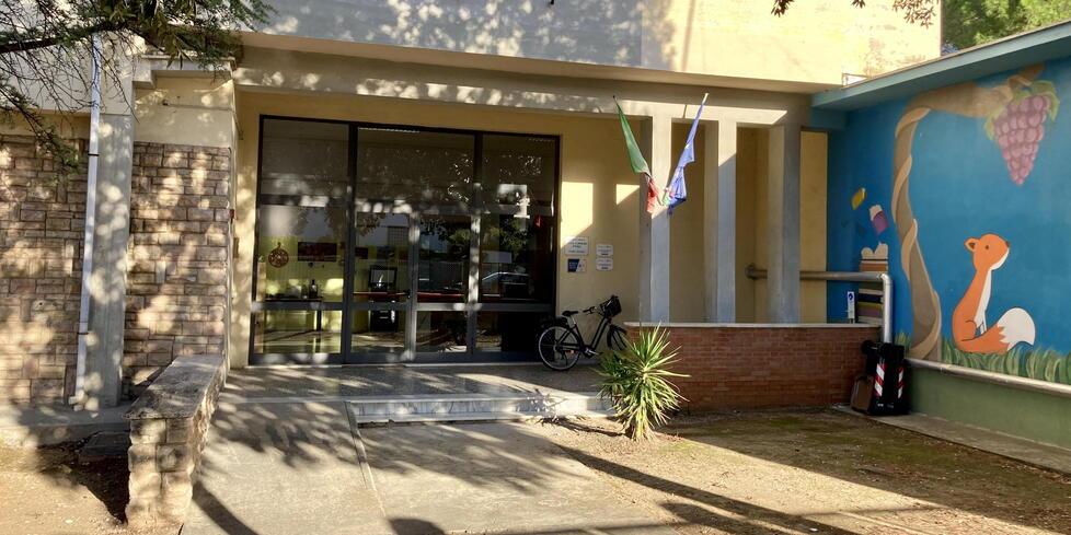 L’esterno della scuola Rodari in via Pasubio (Foto Falorni/Silvi)