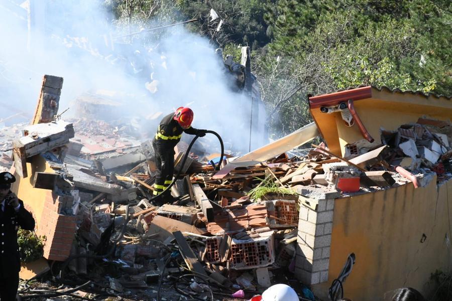 Esplosione nella villetta a Tiana, uno dei feriti lotta tra la vita e morte