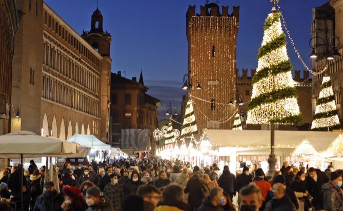 Ferrara tra giochi e attrazioni. Fabbri: “Natale speciale che segna la fine delle restrizioni”