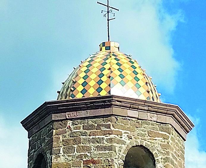 Castelsardo, fulmine sulla cattedrale: in tilt l’impianto audio del campanile 