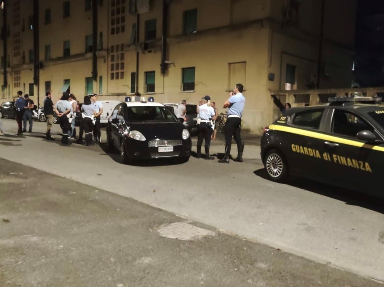 Un blitz interforze alla Guglia