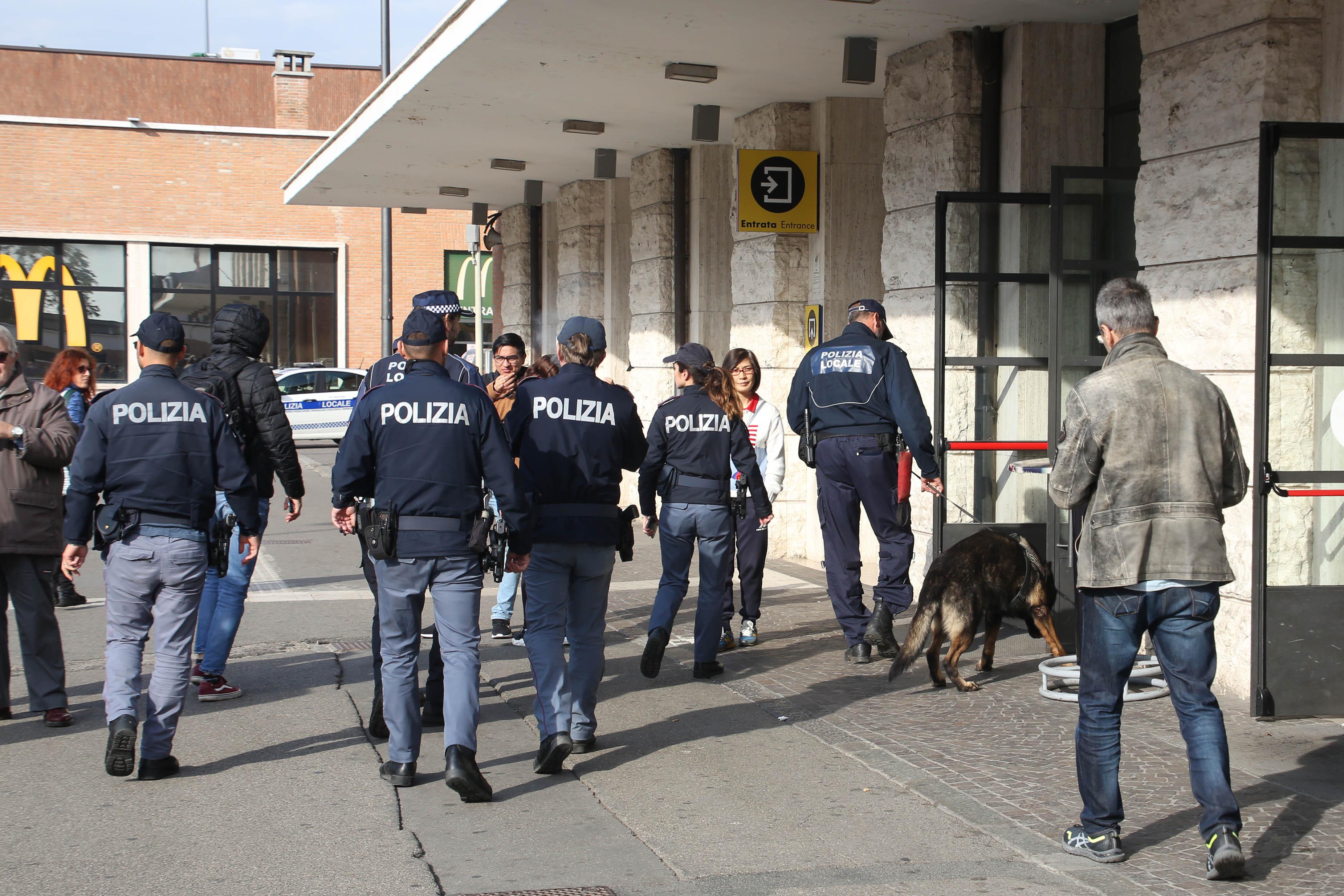 Roghi, bivacchi, degrado: i cittadini della stazione invocano più sicurezza