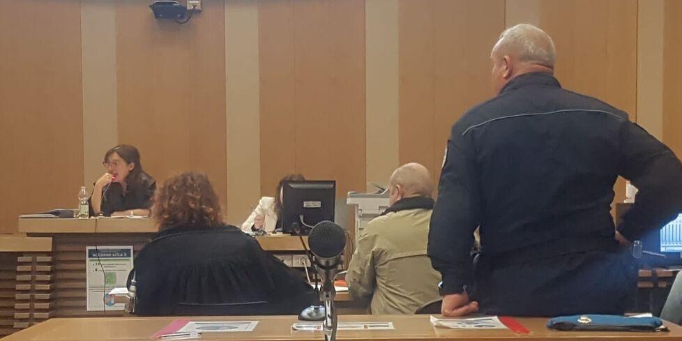 Le disse: «Se parli ti taglio la gola» Condannato l’omicida di Reggiolo