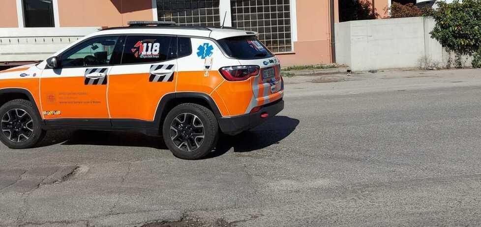 Sassuolo Cade dalla scala al lavoro Un 49enne ferito: è grave 