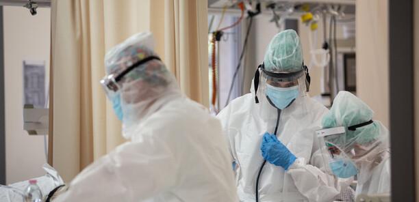 No-vax, in 65 tornano a lavorare negli ospedali modenesi: «Ma con la mascherina e lontani dai fragili» 