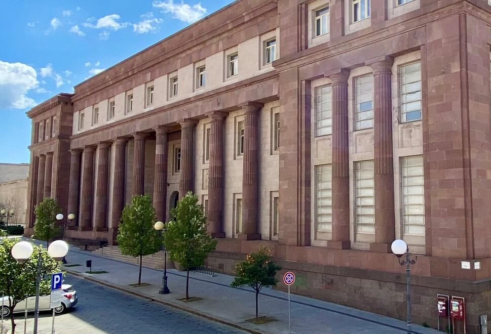 Sassari, sequestra e violenta un 30enne: condannato un imprenditore