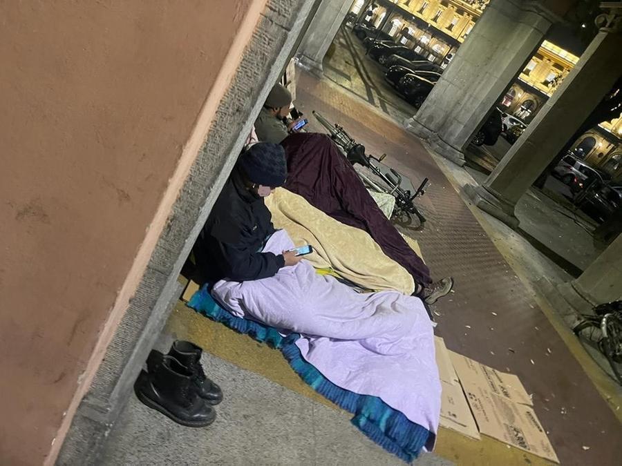 Modena. Viale Crispi diventa dormitorio «In città circa 700 senzatetto»