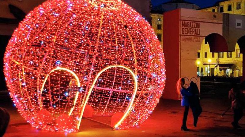 La luminaria di Livorno in tempi di crisi resta accesa due ore in meno