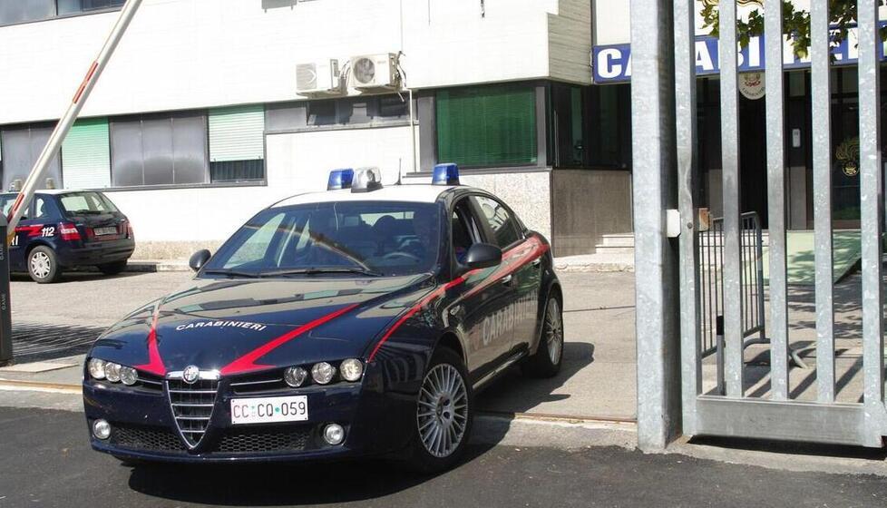 Cento. Rapine, ragazzi perquisiti