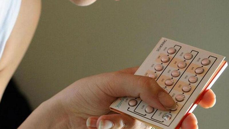 Medico si rifiuta di prescrivere la pillola: «Sono obbiettrice». Si accende il dibattito: le ragioni del sì e del no