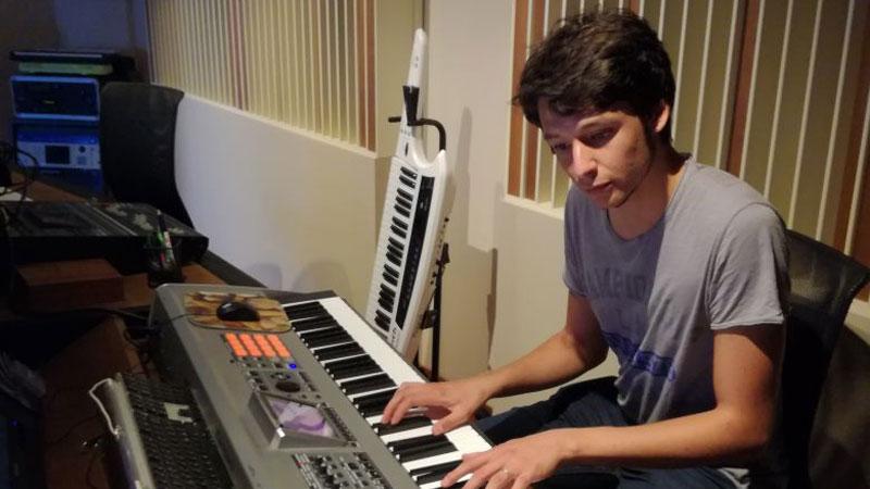 Il fonico e produttore Gabriele Di Sarli, in arte Core Diaz (Foto Carlo Terenzi)