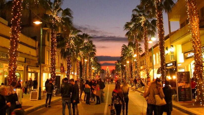 Forte dei Marmi, luci di Natale accese solo fino a mezzanotte per abbattere il caro energia