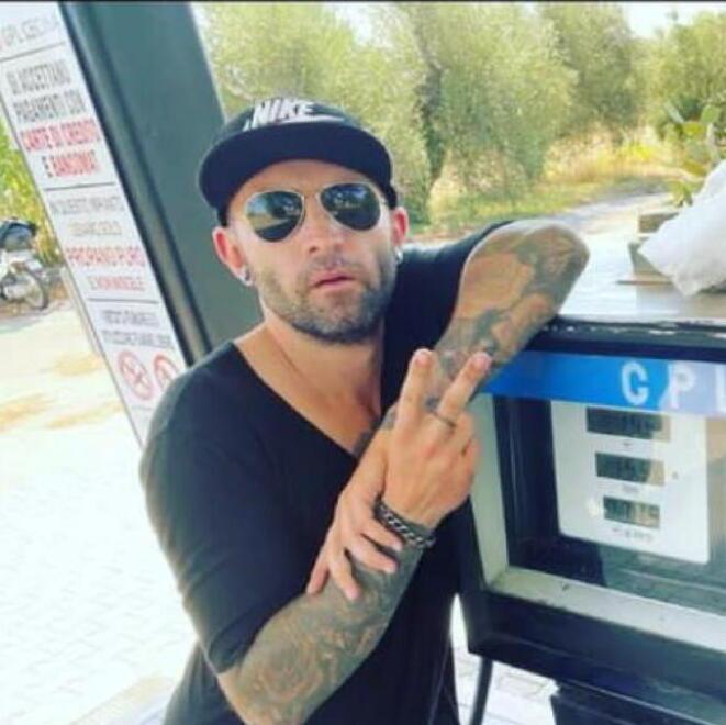 Chiude due giorni dopo il furto, il titolare: «Avete rubato, bravi, ma non la mia voglia di lavorare»