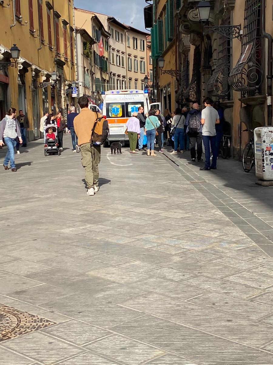
	L'ambulanza intervenuta in corso Italia

