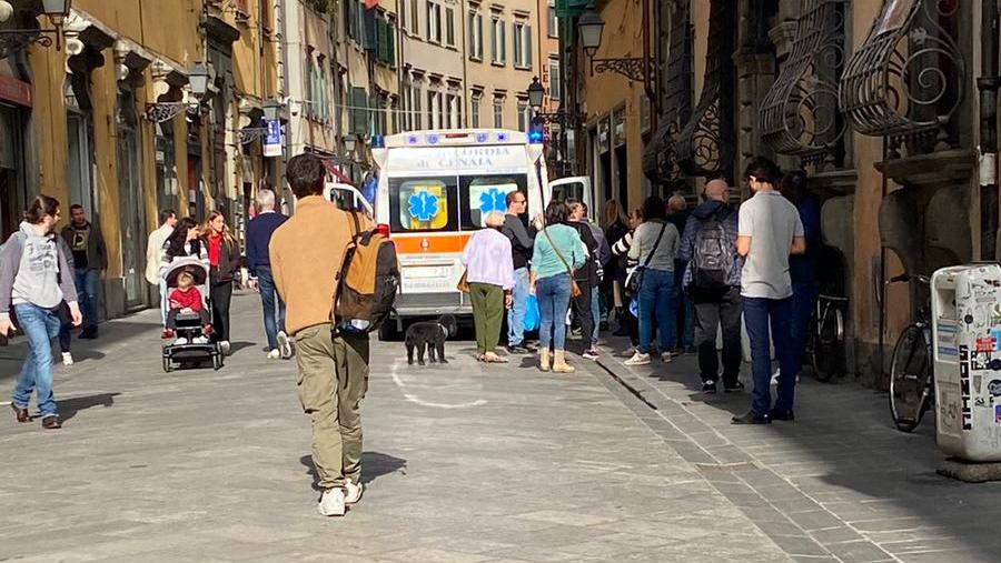 
	L&#39;ambulanza intervenuta in corso Italia

