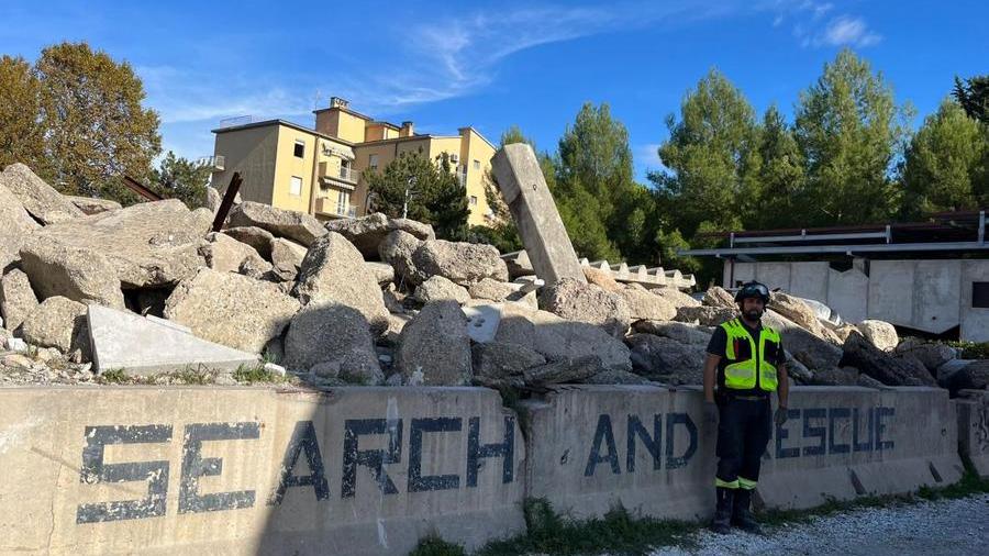 I vigili del fuoco si addestrano per i terremoti in 3d con la realtà virtuale