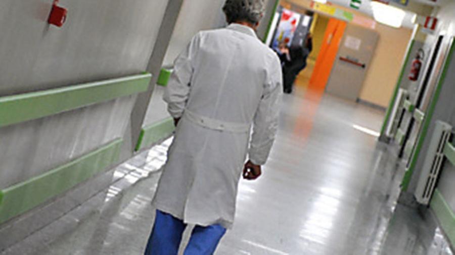 Toscana, i no vax non potranno andare nei reparti con pazienti fragili